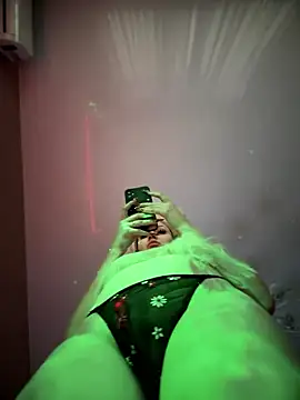 Snapshot of Teya_moon_ chatting on December 7, 10:56 am Teya moon  online show from December 7, 10:56 am