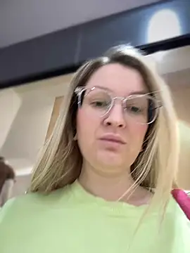 Snapshot of Teya_moon_ chatting on December 29, 10:34 am Teya moon  online show from December 29, 10:34 am