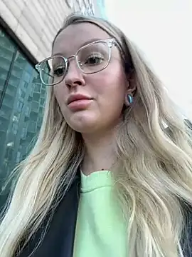 Snapshot of Teya_moon_ chatting on January 4, 10:38 am Teya moon  online show from January 4, 10:38 am