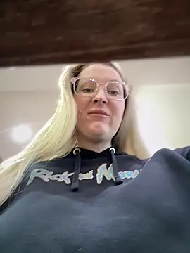 Snapshot of Teya_moon_ chatting on January 10, 11:00 am Teya moon  online show from January 10, 11:00 am