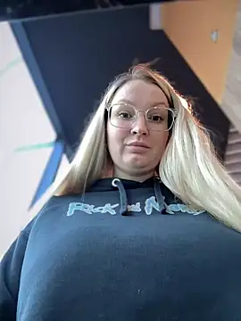 Snapshot of Teya_moon_ chatting on January 30, 11:22 am Teya moon  online show from January 30, 11:22 am