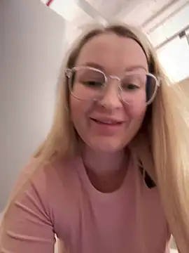 Snapshot of Teya_moon_ chatting on February 4, 11:27 am Teya moon  online show from February 4, 11:27 am