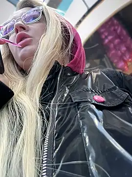 Snapshot of Teya_moon_ chatting on February 14, 12:03 pm Teya moon  online show from February 14, 12:03 pm