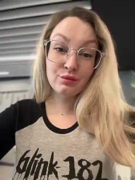 Snapshot of Teya_moon_ chatting on February 20, 11:31 am Teya moon  online show from February 20, 11:31 am