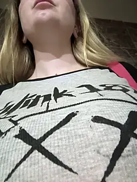 Snapshot of Teya_moon_ chatting on March 13, 1:50 pm Teya moon  online show from March 13, 1:50 pm