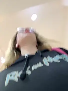 Snapshot of Teya_moon_ chatting on October 14, 9:10 am Teya moon  online show from October 14, 9:10 am