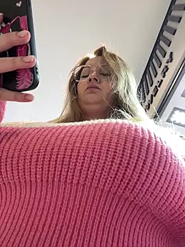 Teya moon  online show from February 10, 9:35 am