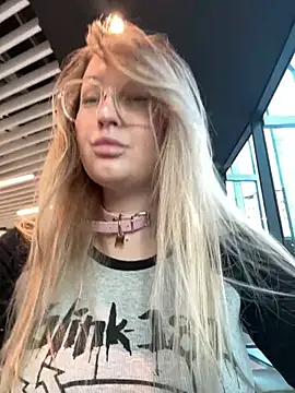 Teya moon  online show from March 12, 2:34 pm