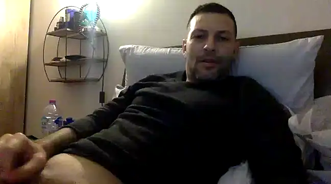 Snapshot of goroasroma90 chatting on December 7, 8:33 am goroasroma90 online show from December 7, 8:33 am