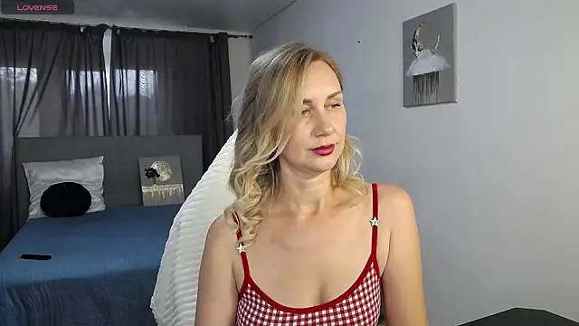 Snapshot of Vanessa_Nowak chatting on July 15, 2:00 pm Vanessa Nowak online show from July 15, 2:00 pm