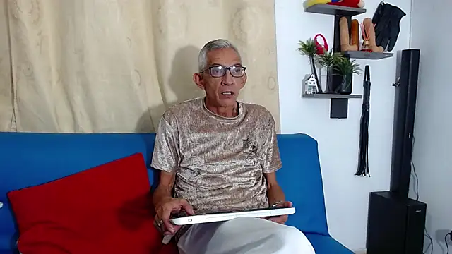 Leon hot X online show from October 12, 1:15 am