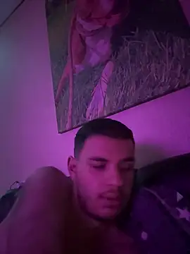 Snapshot of oscar_sweet22 chatting on October 23, 9:46 pm oscar sweet22 online show from October 23, 9:46 pm