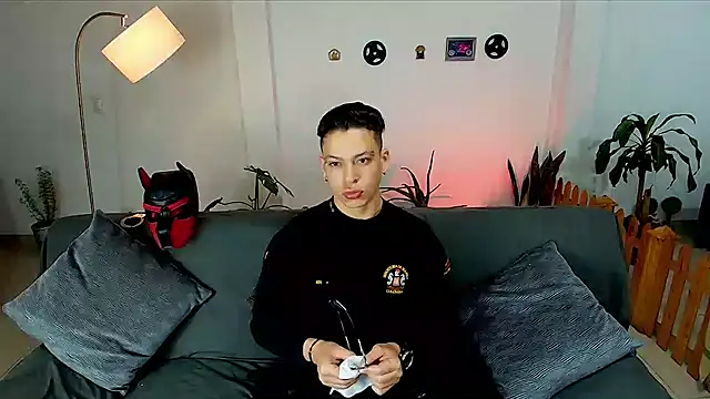 Snapshot of Baxter_Dex chatting on February 4, 2:28 am Baxter Dex online show from February 4, 2:28 am