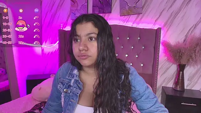 Snapshot of Miaa_Smiith1 chatting on December 7, 11:29 am Miaa Smiith1 online show from December 7, 11:29 am