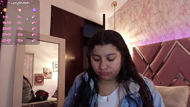 Snapshot of Miaa_Smiith1 chatting on March 21, 12:17 pm Miaa Smiith1 online show from March 21, 12:17 pm