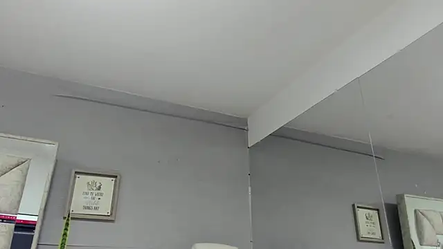 Snapshot of Sara_Greey chatting on January 28, 1:05 pm Sara Greey online show from January 28, 1:05 pm