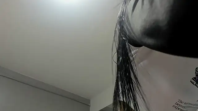 Snapshot of Sara_Greey chatting on February 13, 12:32 pm Sara Greey online show from February 13, 12:32 pm