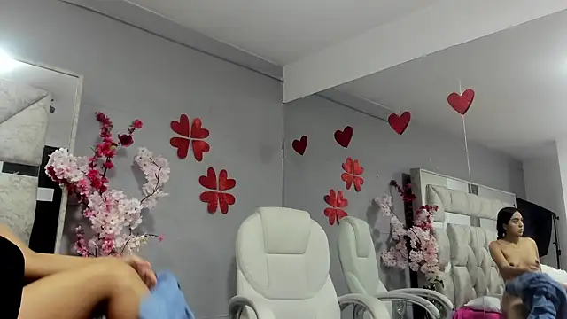 Snapshot of Sara_Greey chatting on February 15, 1:05 pm Sara Greey online show from February 15, 1:05 pm