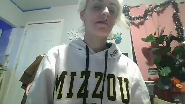 Snapshot of watermellonpussy chatting on February 24, 6:00 am watermellonpussy online show from February 24, 6:00 am