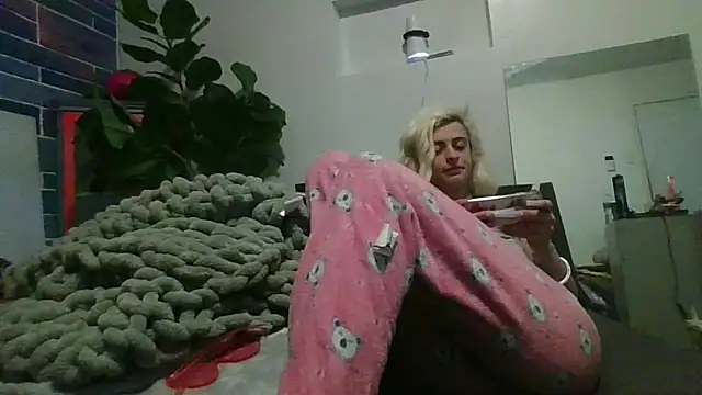 Snapshot of watermellonpussy chatting on March 7, 10:07 pm watermellonpussy online show from March 7, 10:07 pm