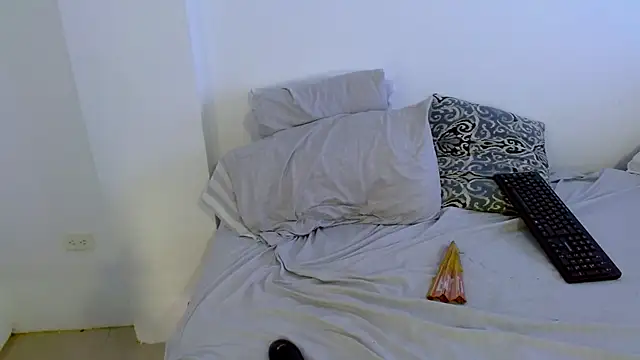 Snapshot of samanta_r_ chatting on February 10, 7:28 pm samanta r  online show from February 10, 7:28 pm