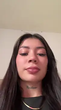 Snapshot of Roxanne_08 chatting on May 4, 3:41 pm Roxanne 08 online show from May 4, 3:41 pm