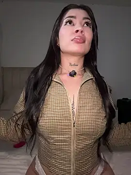 Snapshot of Roxanne_08 chatting on May 16, 6:28 pm Roxanne 08 online show from May 16, 6:28 pm