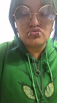 lucky-leah online show from February 10, 3:32 am