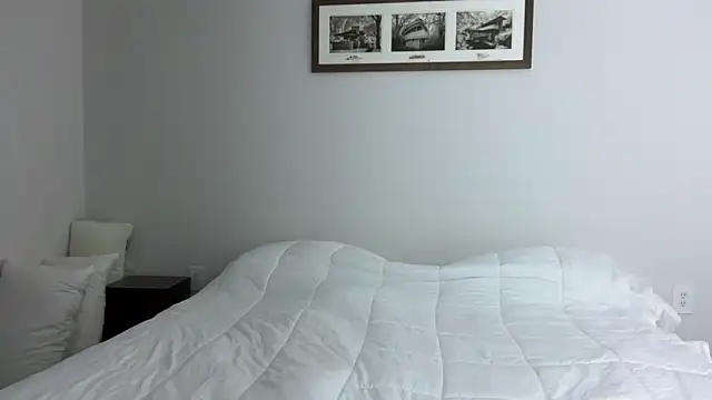 YUMIandbigWOLF online show from January 9, 11:45 pm