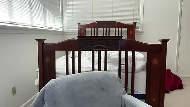 YUMIandbigWOLF online show from February 23, 7:22 pm