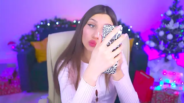 Snapshot of MollyPerry chatting on December 8, 12:08 pm MollyPerry online show from December 8, 12:08 pm