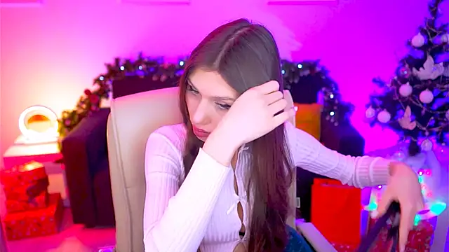 Snapshot of MollyPerry chatting on December 12, 4:10 pm MollyPerry online show from December 12, 4:10 pm