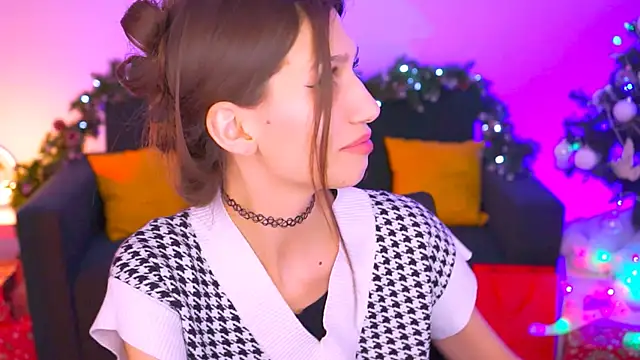 Snapshot of MollyPerry chatting on December 15, 1:24 am MollyPerry online show from December 15, 1:24 am