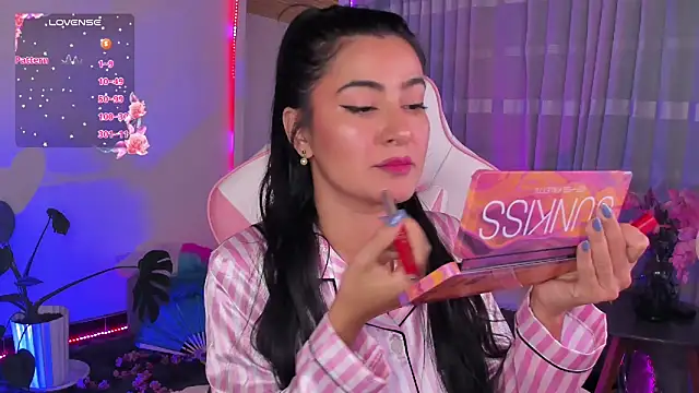 Snapshot of Violetta_kim1 chatting on May 2, 9:09 pm Violetta kim1 online show from May 2, 9:09 pm