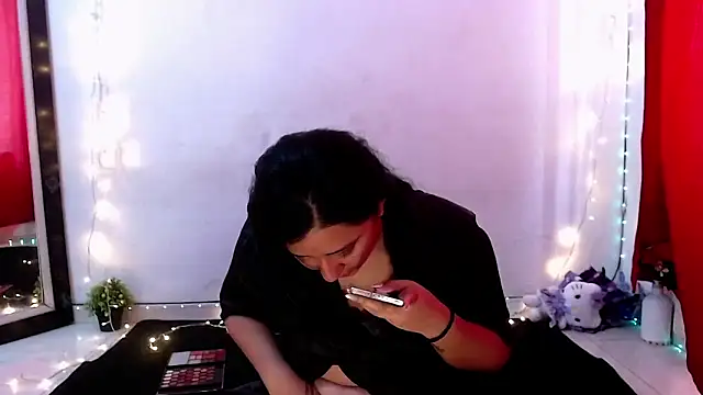 Snapshot of LuciaTomson chatting on March 12, 4:24 pm LuciaTomson online show from March 12, 4:24 pm