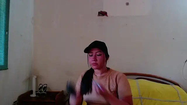 Snapshot of LuciaTomson chatting on April 29, 10:16 pm LuciaTomson online show from April 29, 10:16 pm