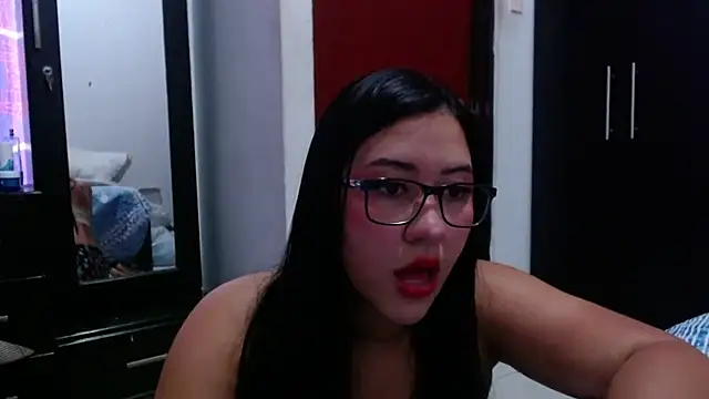 Snapshot of LuciaTomson chatting on May 14, 7:42 pm LuciaTomson online show from May 14, 7:42 pm
