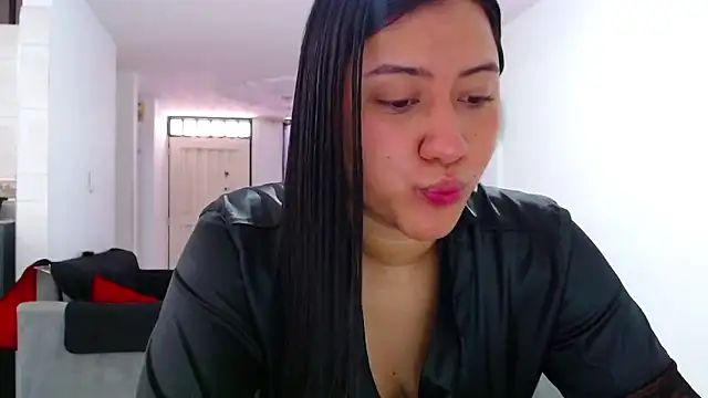 Snapshot of LuciaTomson chatting on May 21, 4:03 pm LuciaTomson online show from May 21, 4:03 pm