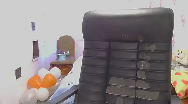 Snapshot of KittyyLaBeauty chatting on January 22, 12:17 pm KittyyLaBeauty online show from January 22, 12:17 pm