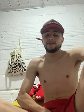 Snapshot of ever10183 chatting on April 5, 11:13 pm ever10183 online show from April 5, 11:13 pm