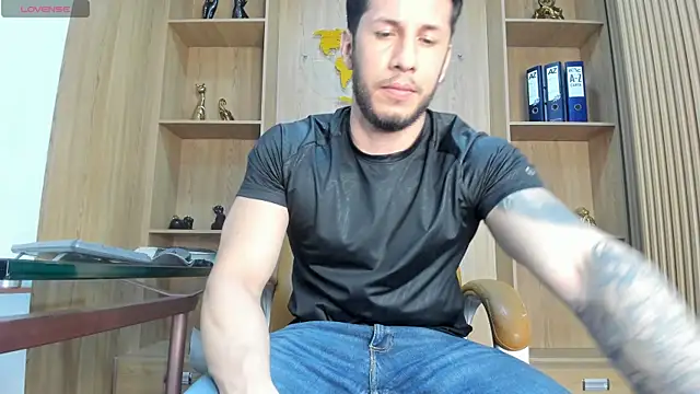 Snapshot of George_Diesell chatting on June 13, 4:54 am George Diesell online show from June 13, 4:54 am