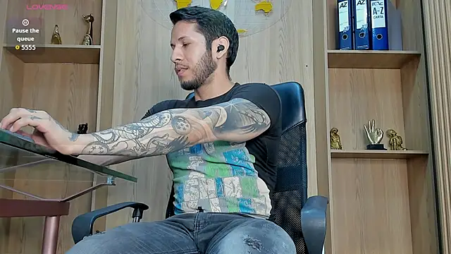 Snapshot of George_Diesell chatting on July 3, 4:41 am George Diesell online show from July 3, 4:41 am