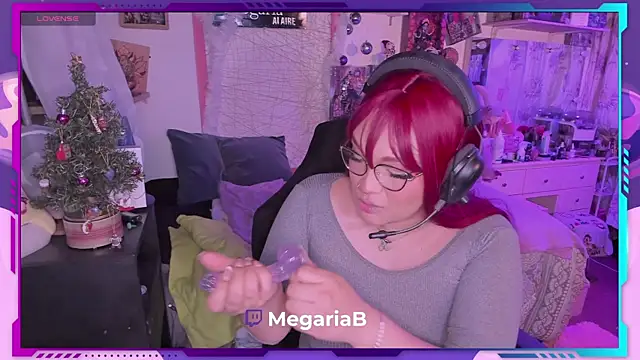 Snapshot of MegariaB chatting on December 21, 4:52 am MegariaB online show from December 21, 4:52 am