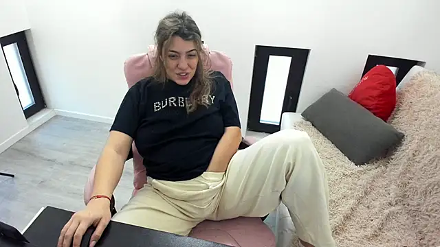 Dyana Kaylinn online show from March 17, 4:39 am