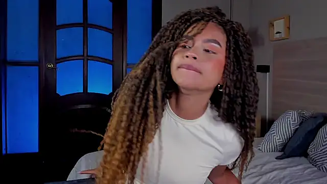 nayah   online show from October 23, 7:45 pm