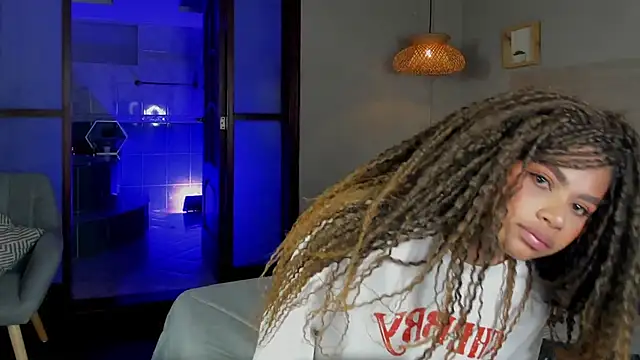 nayah   online show from November 5, 7:47 pm