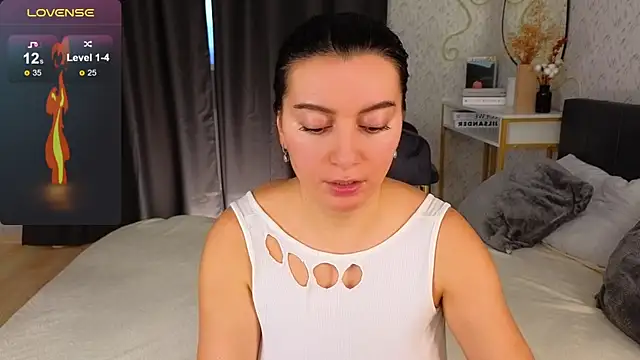 Snapshot of YourSweetDream_ chatting on December 21, 8:18 am YourSweetDream online show from December 21, 8:18 am