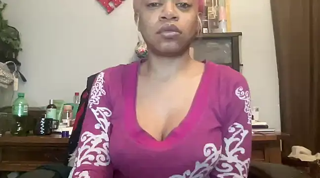 Snapshot of MommyConfident chatting on March 19, 6:44 pm MommyConfident online show from March 19, 6:44 pm