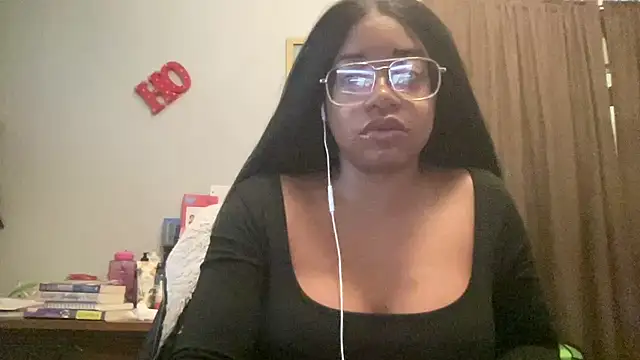 Snapshot of MommyConfident chatting on September 30, 1:05 pm MommyConfident online show from September 30, 1:05 pm