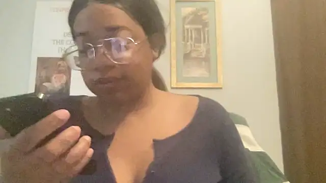 MommyConfident online show from May 24, 7:52 pm